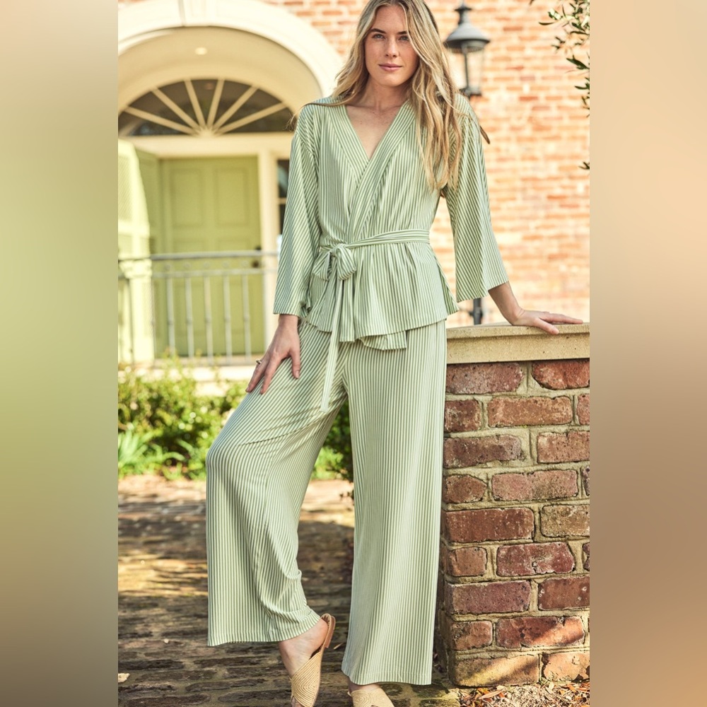Lake Pajamas DreamKnit Kimono Pajama Set in Fern
$138.00